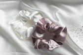 Cadeautje voor haar - Satijnen scrunchies - haaraccessoires - haarelastiek - beauty musthave! Set van 2 actieprijs - roze en wit