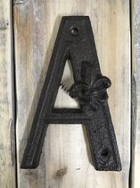 Stijlvolle letter "A" voor de huismuur, uitbreiding van het huisnummer in antieke stijl