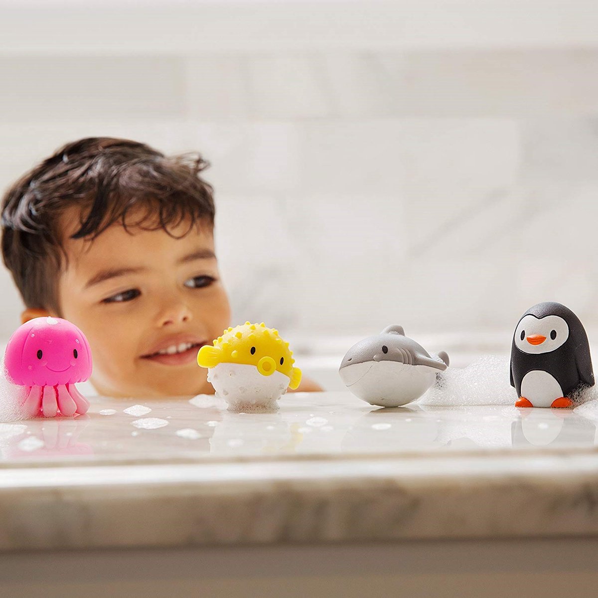 Munchkin Badspeelgoed Voor Baby's - Oceaanvormige Baddiertjes die Spuiten! - Badspuiters - Per 8 Stuks - Vanaf 9 Maanden — afbeelding 3