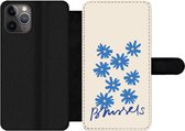 Bookcase Geschikt voor iPhone 11 Pro telefoonhoesje - Bloem - Design - Brussel - Minimalisme - Met vakjes - Wallet case met magneetsluiting