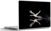 Laptop sticker - 12.3 inch - Opvliegende zwaan boven het zwarte water - 30x22cm - Laptopstickers - Laptop skin - Cover