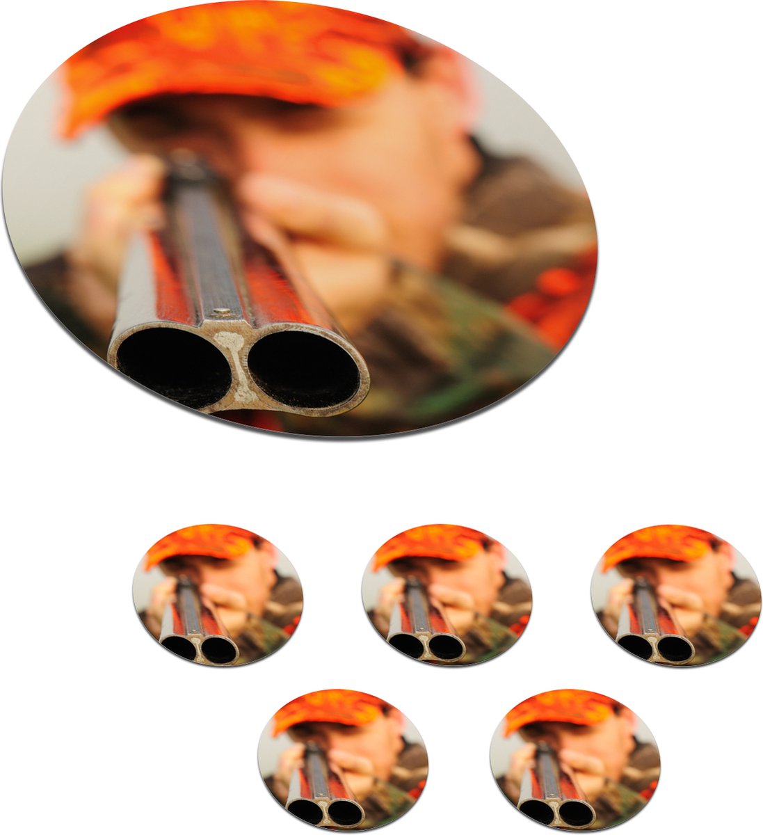 Onderzetters voor glazen - Rond - Een close-up van een jager die zijn geweer op de camera richt - 10x10 cm - Glasonderzetters - 6 stuks