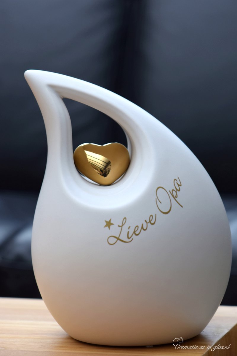 Crematie-as Urn met uw gewenste naam en sterretje- Keramiek Urn medium Wit met metalen gouden metallic hartje, inhoud 2,20 liter, lengte 22 cm, urn voor mens, urn voor dier, hond,kat,poes-herinnerings beeld