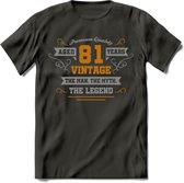 81 Jaar Legend T-Shirt | Goud - Zilver | Grappig Verjaardag Cadeau | Dames - Heren | - Donker Grijs - M