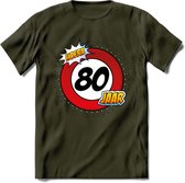 80 Jaar Hoera Verkeersbord T-Shirt | Grappig Verjaardag Cadeau | Dames - Heren | - Leger Groen - S