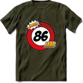 86 Jaar Hoera Verkeersbord T-Shirt | Grappig Verjaardag Cadeau | Dames - Heren | - Leger Groen - S