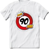 90 Jaar Hoera Verkeersbord T-Shirt | Grappig Verjaardag Cadeau | Dames - Heren | - Wit - M