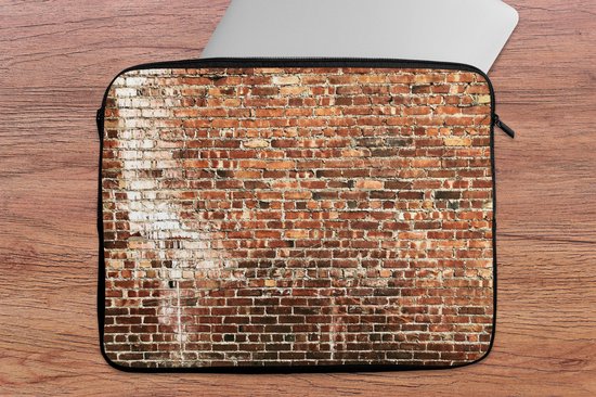 Housse pour ordinateur portable 17 pouces 41x32 cm - Mur de pierre - Housse pour Macbook & Laptop Image plein cadre d'un mur de briques rouges à contraste élevé avec une touche de peinture blanche - Housse pour ordinateur portable avec photo