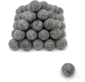 MooiVilt - viltballetjes - 30 stuks - naturel grijs - 2,2cm - hobby - wolvilt - handwerk - wolkralen - handgemaakt - creatief - Fairtrade