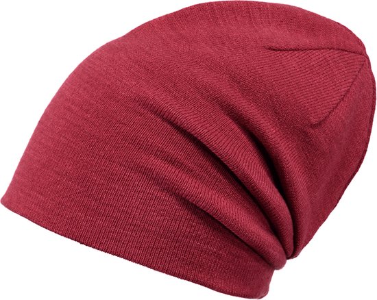 Rode gebreide beanie met een slouchy pasvorm.