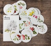 46 Ronde Stickers Met Bloemen - S007 - Stickerdoosje - Bloem Op Wit Rondje - Voor Scrapbook Of Bullet Journal - Agenda Stickers - Decoratie Stickers