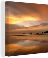 Canvas Schilderij Zonsondergang over Sairee-strand Ko Tao in Thailand. - 50x50 cm - Wanddecoratie