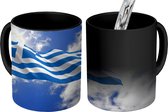 Magische Mok - Foto op Warmte Mok - Vlag van Griekenland op een zonnige dag - 350 ML