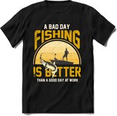 A Bad Day Fishing - Vissen T-Shirt | Geel | Grappig Verjaardag Vis Hobby Cadeau Shirt | Dames - Heren - Unisex | Tshirt Hengelsport Kleding Kado - Zwart - M