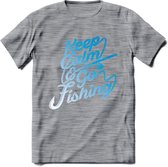 Keeo Calm Go Fishing - Vissen T-Shirt | Grappig Verjaardag Vis Hobby Cadeau Shirt | Dames - Heren - Unisex | Tshirt Hengelsport Kleding Kado - Donker Grijs - Gemaleerd - 3XL