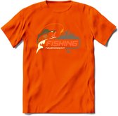 Fishing Club - Vissen T-Shirt | Grappig Verjaardag Vis Hobby Cadeau Shirt | Dames - Heren - Unisex | Tshirt Hengelsport Kleding Kado - Oranje - XL