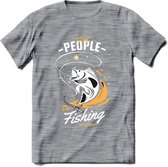 Cool People Do Fishing - Vissen T-Shirt | Geel | Grappig Verjaardag Vis Hobby Cadeau Shirt | Dames - Heren - Unisex | Tshirt Hengelsport Kleding Kado - Donker Grijs - Gemaleerd - M