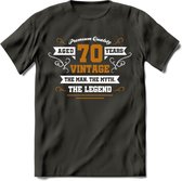 70 Jaar Legend T-Shirt | Goud - Wit | Grappig Verjaardag en Feest Cadeau Shirt | Dames - Heren - Unisex | Tshirt Kleding Kado | - Donker Grijs - S