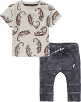 Noppies - Kledingset - 2delig - Broek Antraciet grijs - Shirt Oatmeal met gekko's - Maat 68