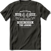 44 Jaar Legend T-Shirt | Zilver - Wit | Grappig Verjaardag en Feest Cadeau | Dames - Heren - Unisex | Kleding Kado | - Donker Grijs - L