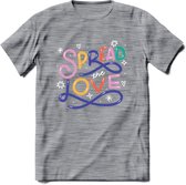 Spread Love | Pride T-Shirt | Grappig LHBTIQ+ / LGBTQ / Gay / Homo / Lesbi Cadeau Shirt | Dames - Heren - Unisex | Tshirt Kleding Kado | - Donker Grijs - Gemaleerd - S