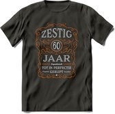 60 Jaar Legendarisch Gerijpt T-Shirt | Oranje - Grijs | Grappig Verjaardag en Feest Cadeau Shirt | Dames - Heren - Unisex | Tshirt Kleding Kado | - Donker Grijs - S