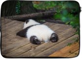 Laptophoes 14 inch - Dier - Panda - Slapen - Laptop sleeve - Binnenmaat 34x23,5 cm - Zwarte achterkant