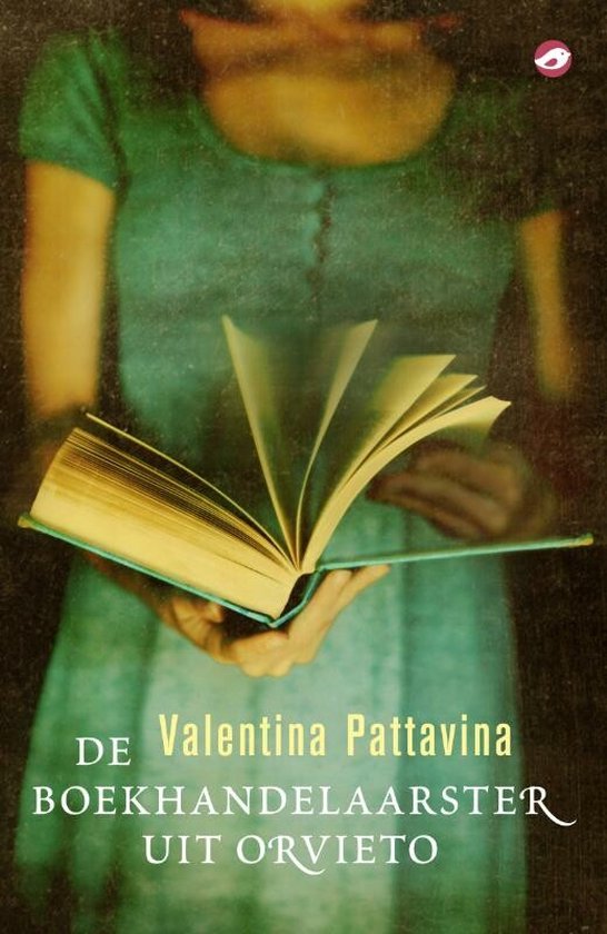 Boekomslag: Een vrouw in een groene jurk met een open boek in haar handen. Titel: 'De Valentina Pattavina Boekhandelster uit Orvieto'.