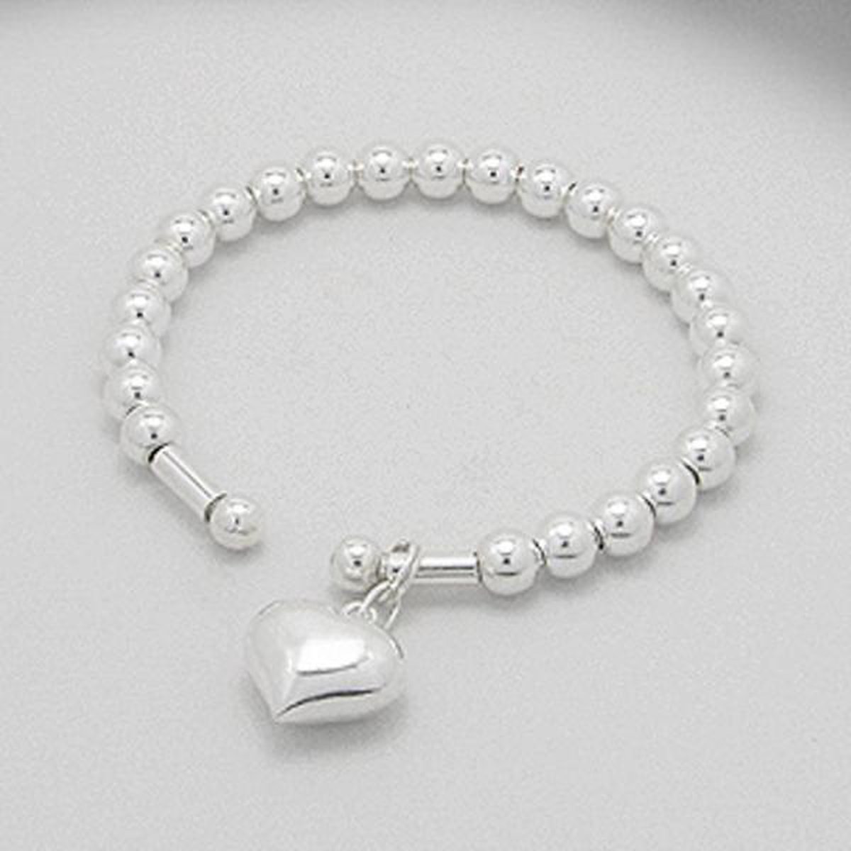 Zilveren kralen armband met een harten bedel