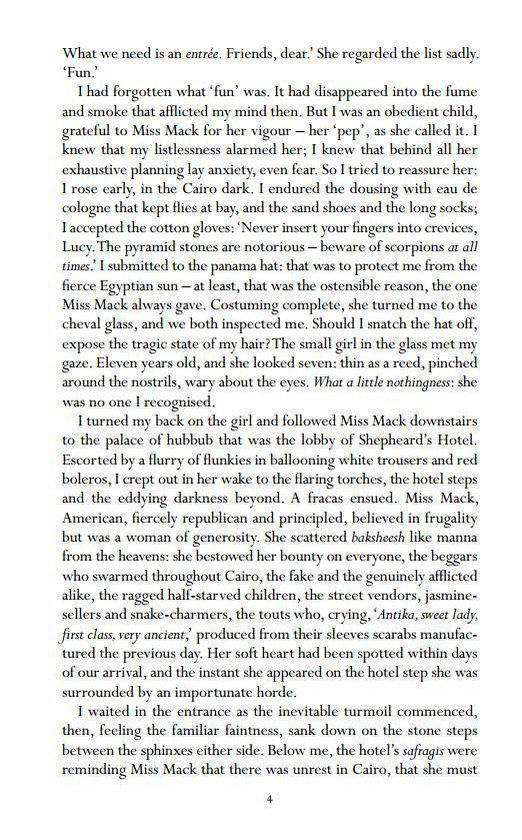 Pagina 4 uit het boek The Visitors, beschrijving van het hotel en de drukte in Caïro.