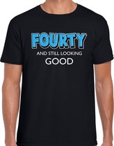 Fourty and still looking good cadeau t-shirt / 40 jaar shirt - zwart met witte en blauwe letters - voor heren -  Verjaardag cadeau voor veertigers XL