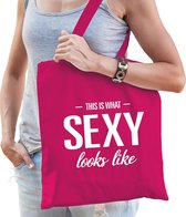 This is what sexy looks like cadeau katoenen tas roze voor dames - kado tas / tasje / shopper voor een sexy dame / vrouw
