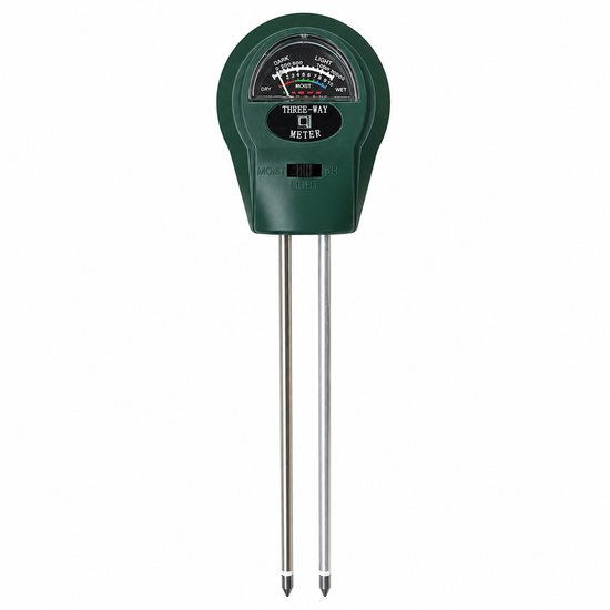 Groene 3-in-1 bodemtester met twee metalen sondes en een analoge meter met wijzer.