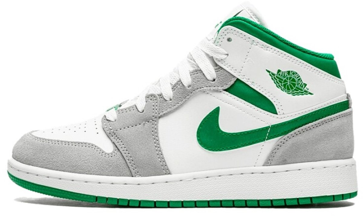Air Jordan 1 Mid SE ‘ Pine Smoke ‘ . Wit