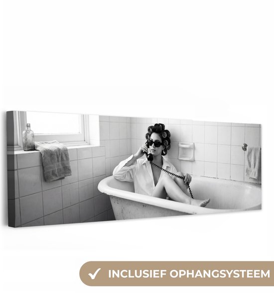 Canvas schilderij 60x20 cm - Exclusieve wanddecoratie Bad - Vrouw - Zwart - Wit - Muurdecoratie woonkamer - Slaapkamer decoratie - Kamer accessoires - Schilderijen op canvas
