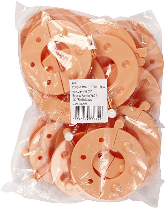 Een doorzichtige plastic verpakking met perzikkleurige pomponmakers, met productinformatie.
