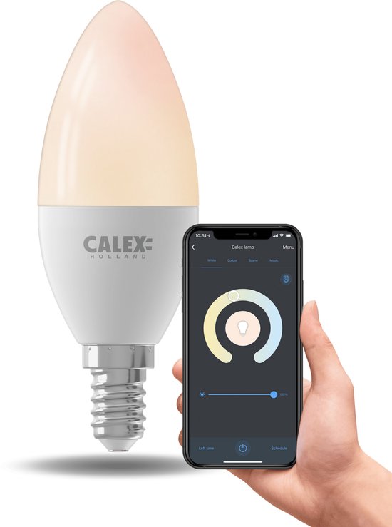 Ampoule bougie Calex blanche avec culot E14, contrôlée via une application smartphone.