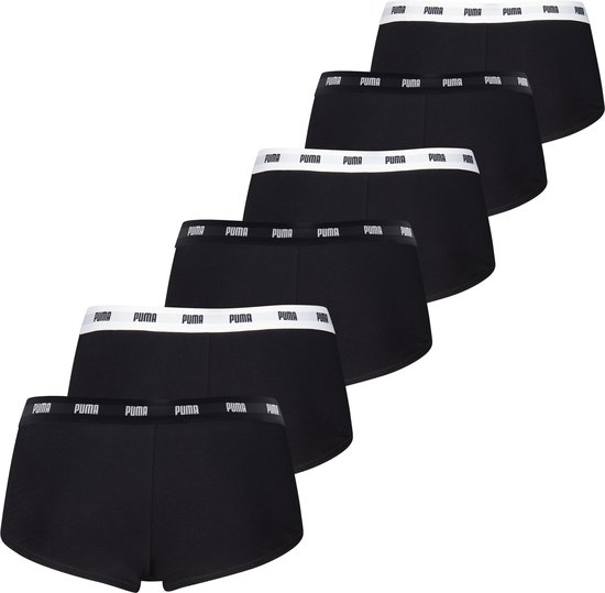 Six mini-shorts PUMA noirs avec une ceinture élastique ornée du logo PUMA.