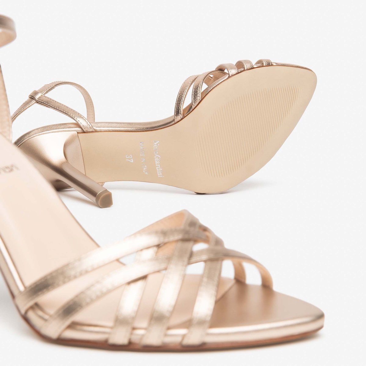 Sandalen Nerogiardini Gelamineerd Microlite Grace Natu Fashion Wear Vrouwen Geel