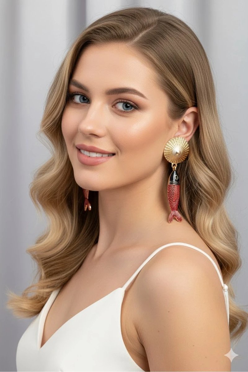 Dorvina Messing Dames Oorbellen Hangende Zirkonia Rood Zwart Vis Model Goud | Stijlvol en Duurzaam Sieraad