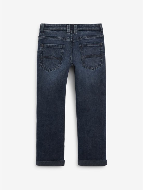 Achterkant van een donkerblauwe spijkerbroek voor jongens, met riemlussen en twee achterzakken.