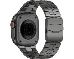 Stravo Hoogwaardig Titanium Horlogebandje 'Iron' – Geschikt voor Apple Watch 46mm (Series 10/11), 45mm (Series 7/8/9), 44mm (Series 4/5/6, SE 1/2/3), 49mm (Ultra 1/2/3) - Titanium metalen bandje met veilige sluiting - Zwart
