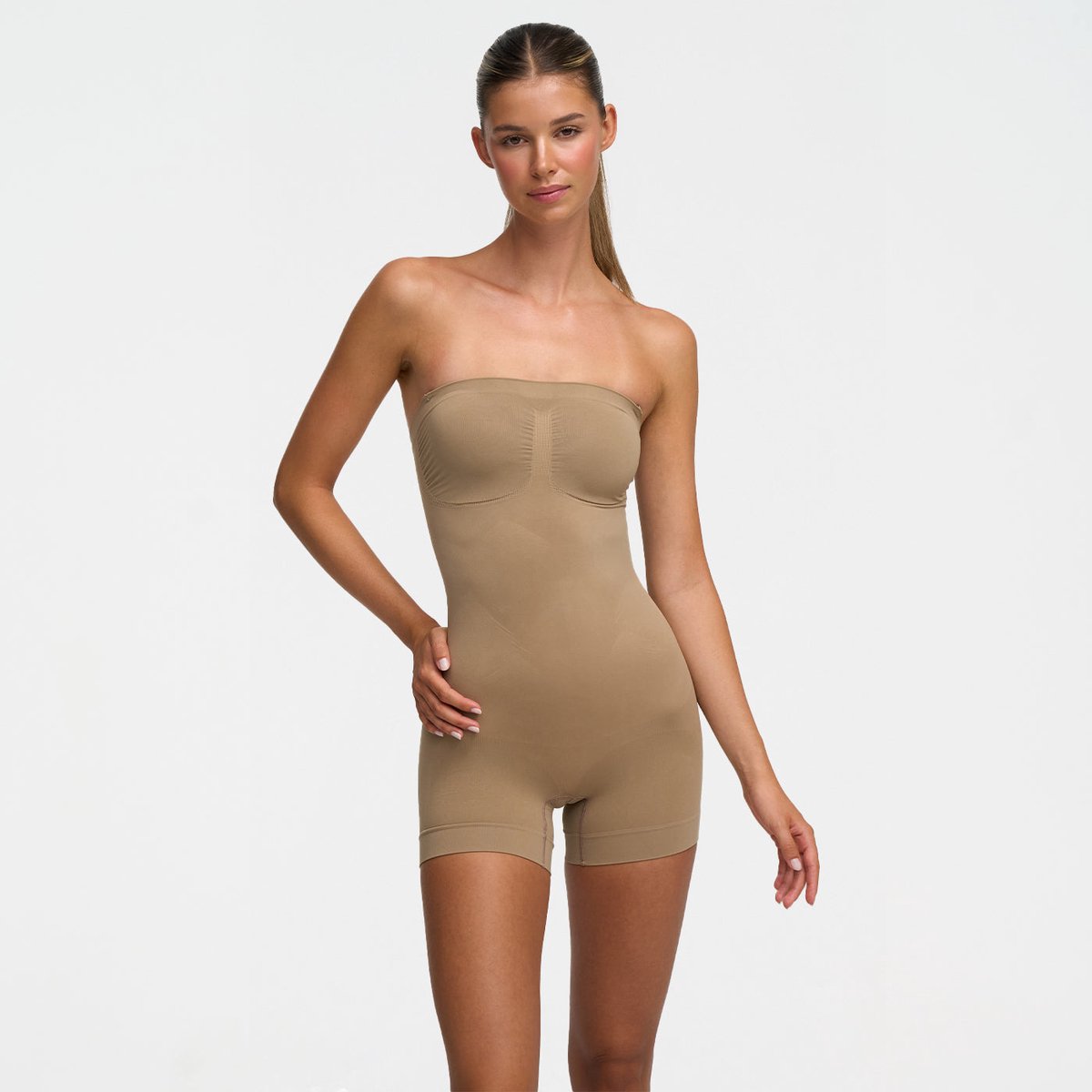 creamyfabrics Creamy Fabrics - Bodysuit Sculpting Shapewear Strapless - Met Shorts - Ultra Zacht - Sculptend - Comfortabel - Donkerbeige - 3XL