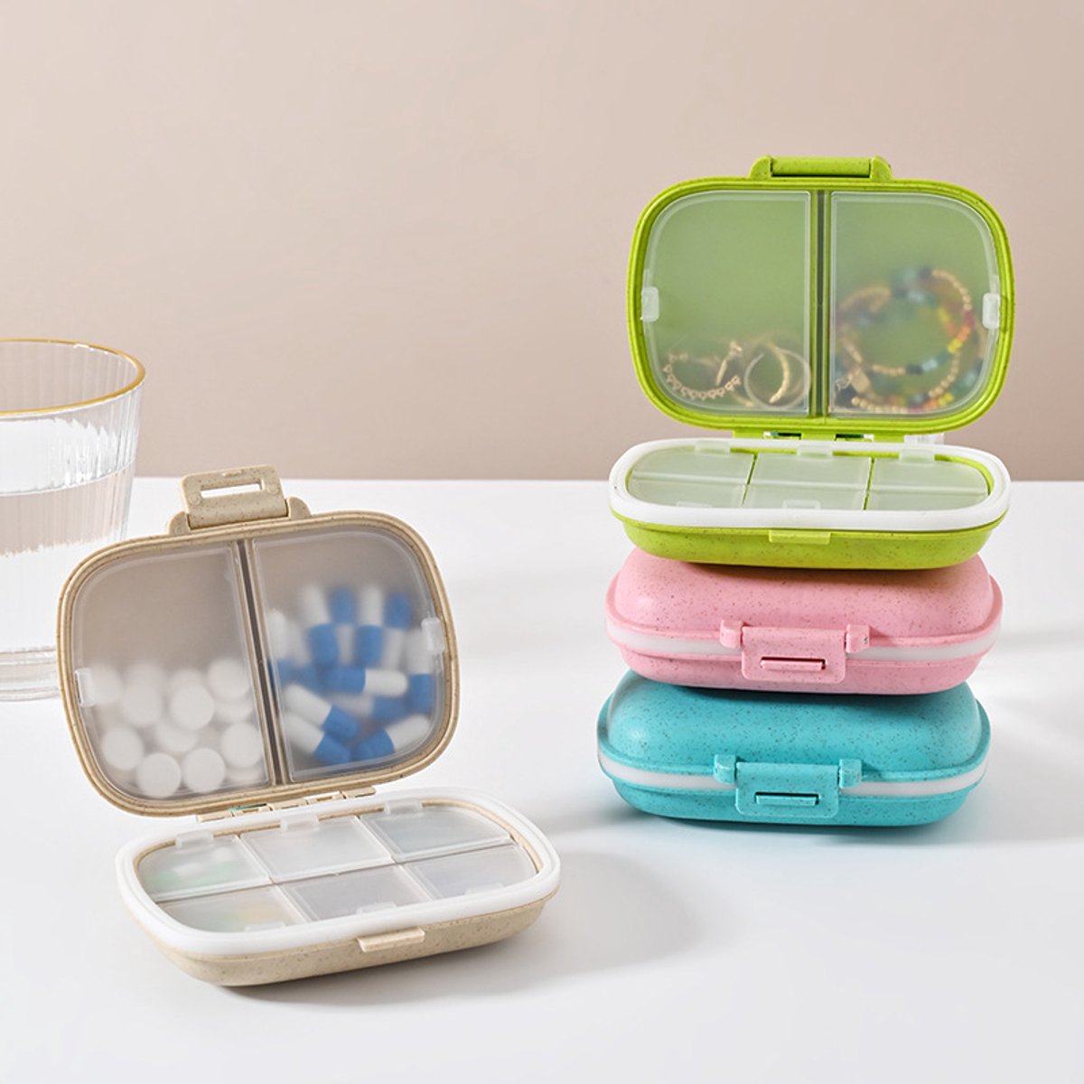 3-Pack Reis-pillendoosjes – Draagbare pillenorganizers met 8 vakken – Compacte pillendoosjes voor in broekzak of handtas – Draagbare opbergdoosjes voor medicijnen & vitaminen — Groen / Blauw / Roze
