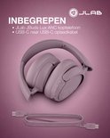 Mauve JLab JBuds Lux ANC koptelefoon, opgevouwen, met USB-C oplaadkabel.