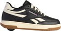 Zwarte Heelys sneaker met crèmekleurige accenten, veters en een op de zool gemonteerde rol.
