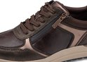 Detail van de bruine Tamaris sneaker met bronzen texturen en rits.