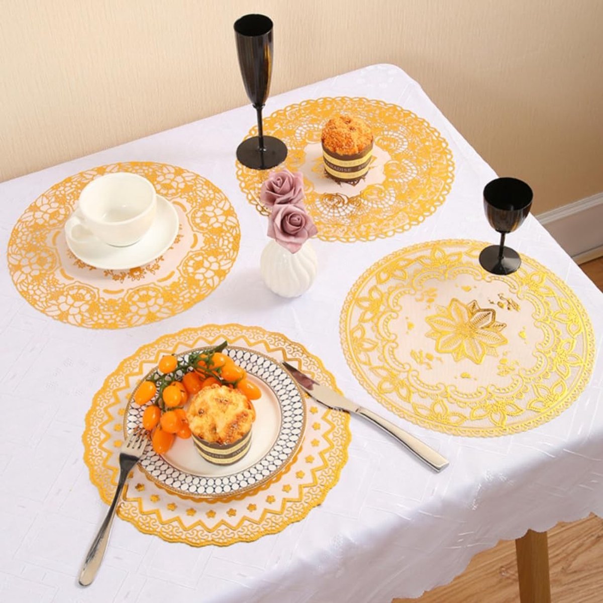Set van 8 Ronde PVC Placemats 30 cm - Wasbaar, Antislip en Hittebestendig in Goud