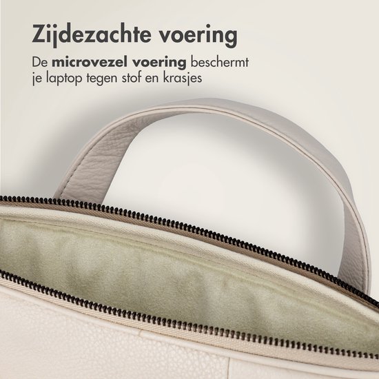 Open beige laptoptas met beige handvat en zacht, beige microvezel voering.
