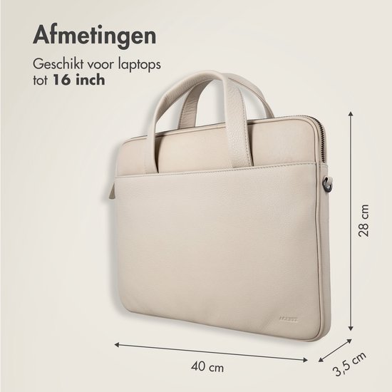 Off-white laptoptas met handvatten, 40 cm breed, 28 cm hoog en 3,5 cm diep.